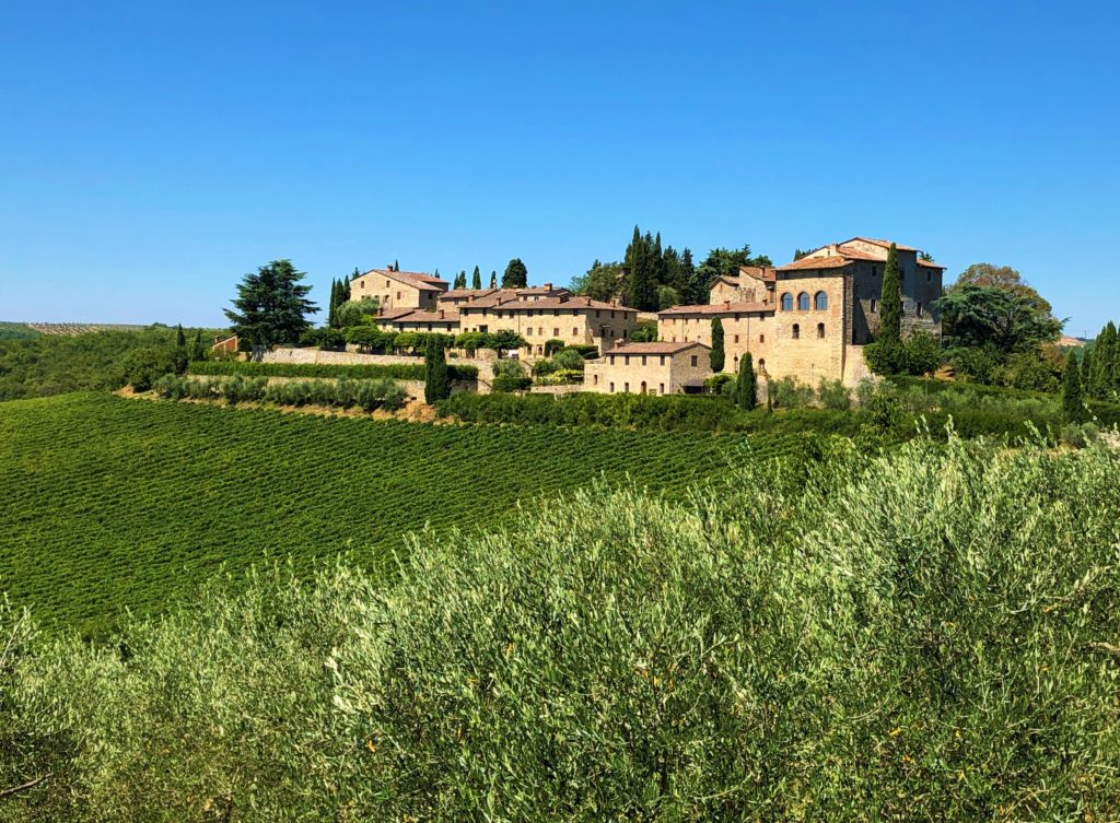 Castello di Lucignano, a photo opportunity on the Tuscany Trek :: Borgo Argenina with Elena Nappa